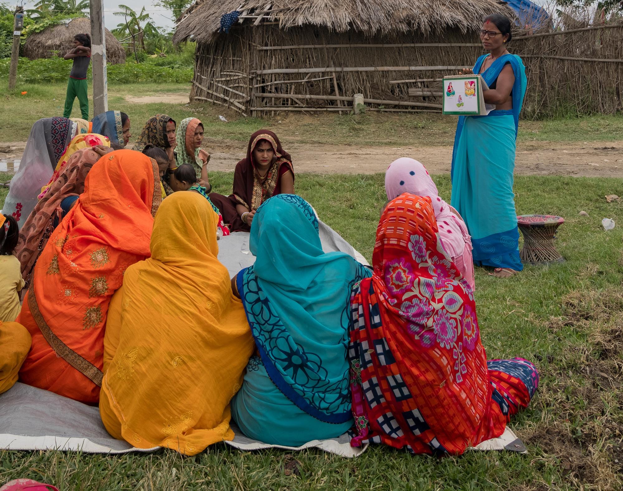 Emergency food for mothers and children in Nepal