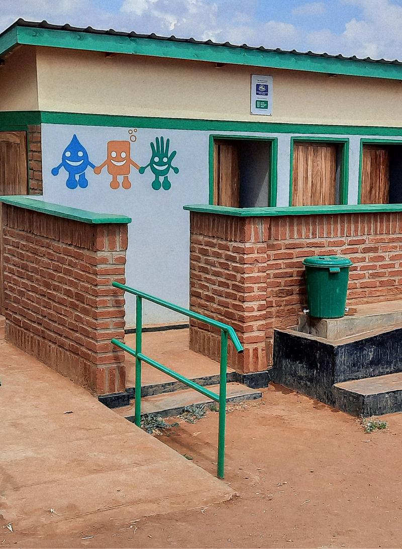 Sanitäre Einrichtungen an Malawis Schulen