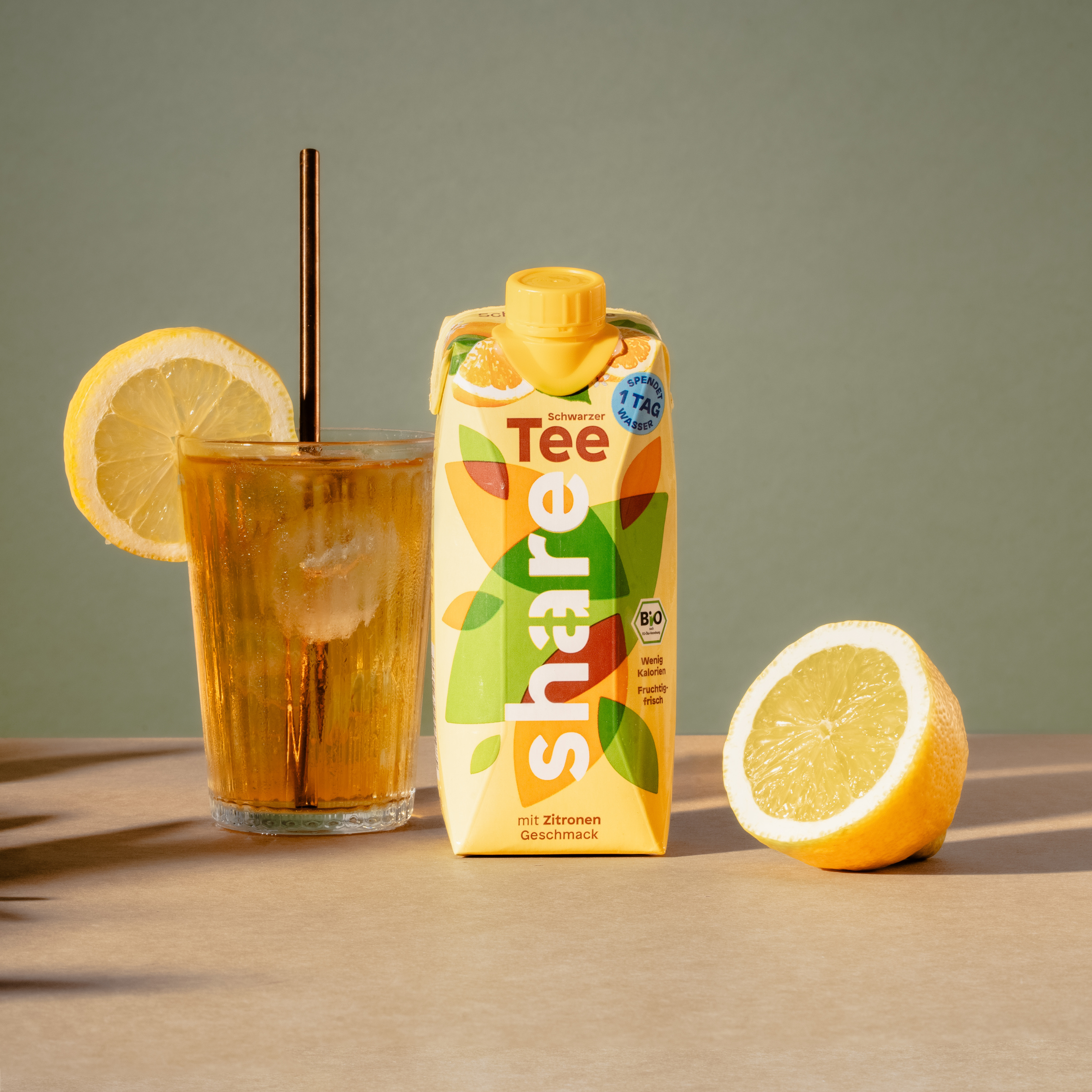 Organic Tea Drink Black Tea Lemon in Tetra non-deposit