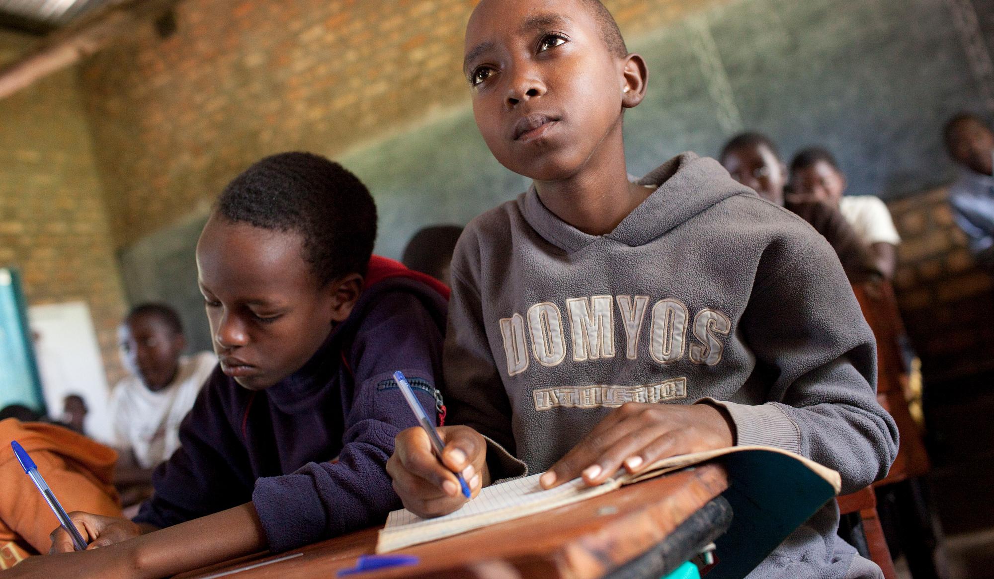<p>Unterrichtsstunden für Kinder in Uganda</p>