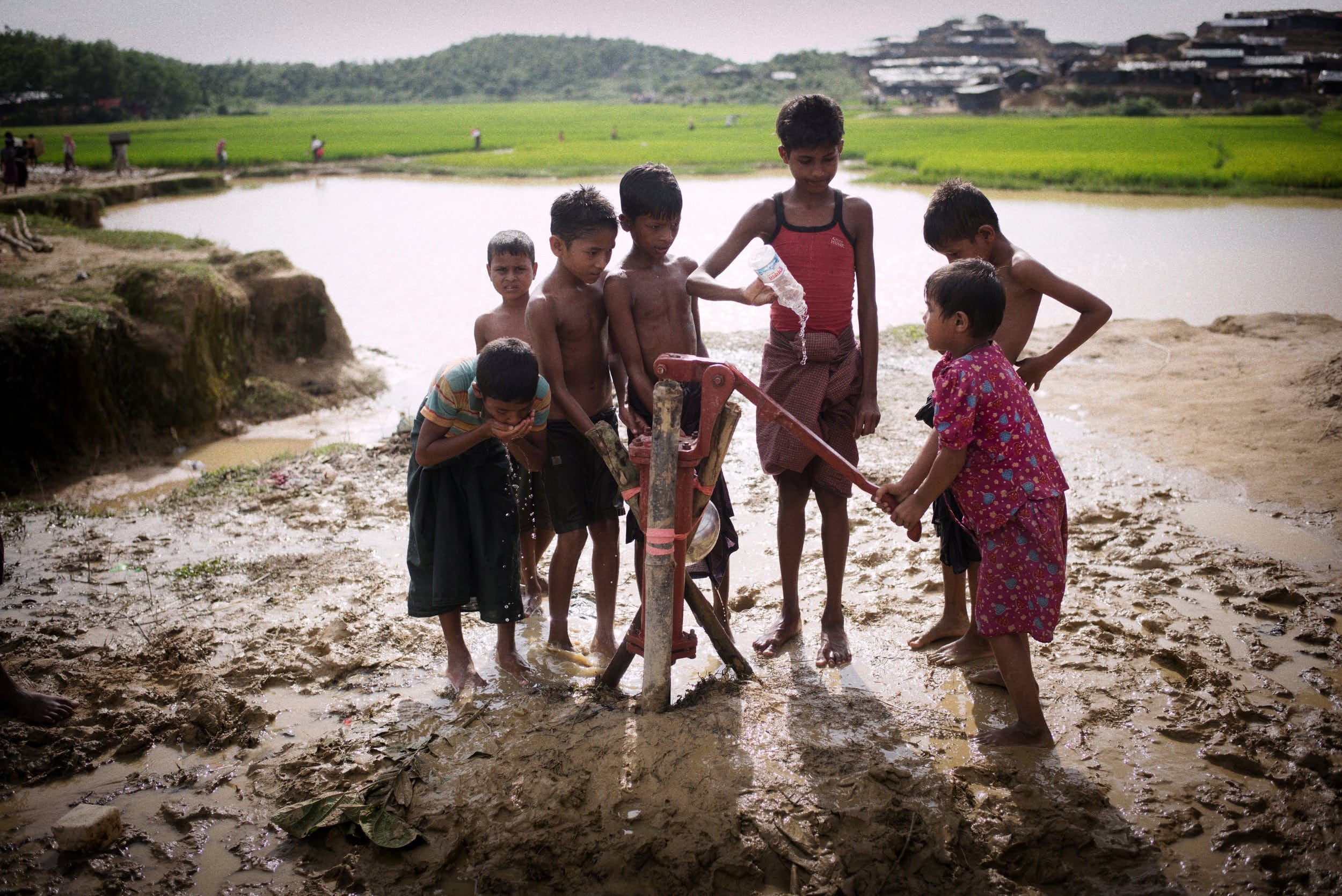 Zur Seite Trinkwasser für Menschen in Bangladesch gehen