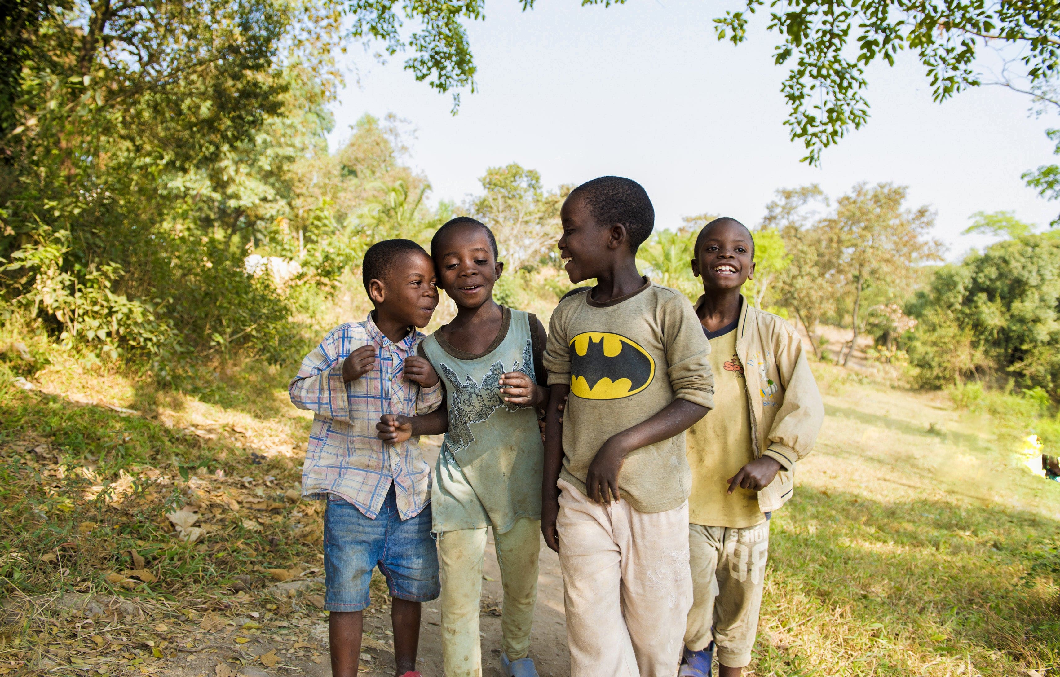 Zur Seite Unterrichtsstunden für Kinder in Uganda gehen
